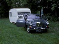 Mum Dad Car Caravan Honeymoon